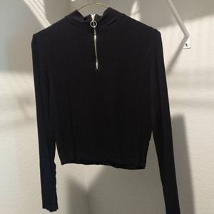 Black crop zipper shirt